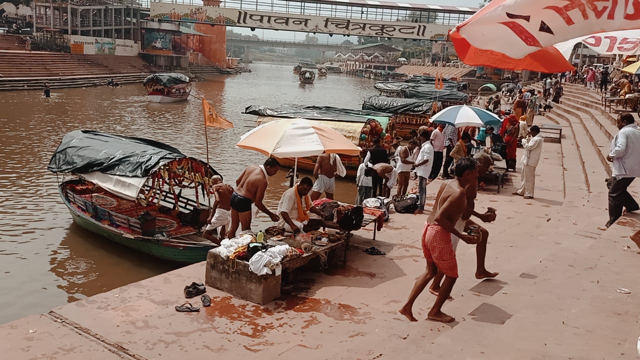 Shri Ram had done Pind Daan to his father on the Mandakini river, here one  gets salvation by donating Pind | श्रीराम ने मंदाकिनी नदी पर अपने पिता का  किया था पिंडदान,